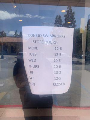 Current hours for Thousand Oaks store (on 4/22/22)