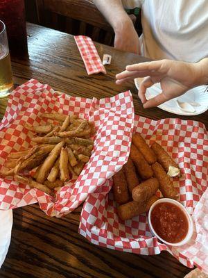 Fried pickle spears & mozzarella sticks