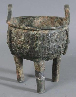 Chinese archaic bronze vessel, sold $50,600