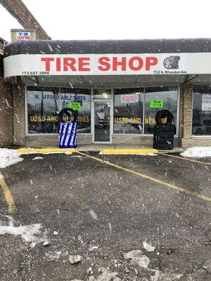 M.Affordable tires.          TIRES SERVICE.             New end used tires      Parking behind