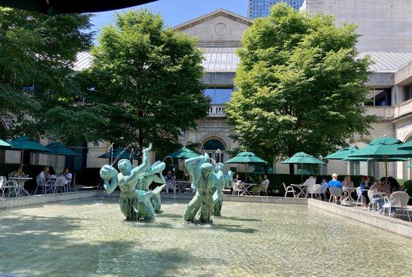 Wonderful, peaceful fountain with outside seating