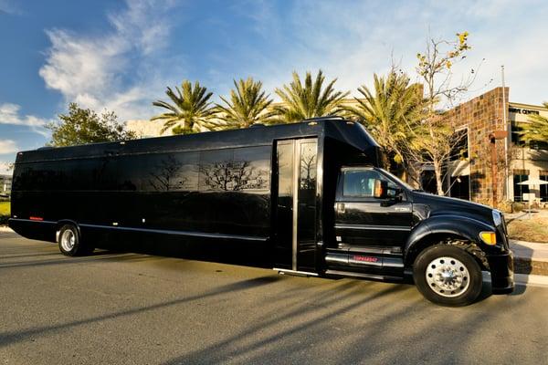 2011 Ford F750 Tiffany - 20-40 passengers - STILETTO