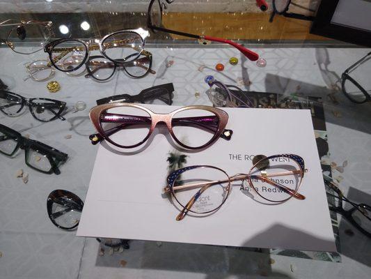 Lovely vintage frames...:D