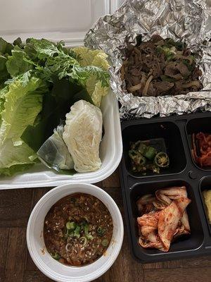 Lettuce wrap bulgogi! So many kinds of leaves and they were all delicious in their own way. Secret sauce!  #bulgogi #makesmewander