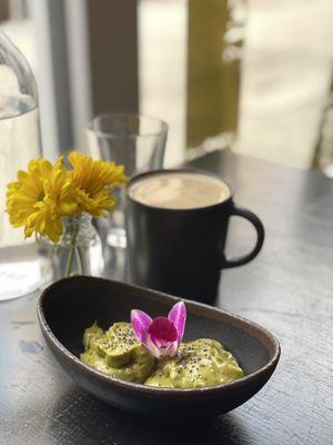 Avocado pudding with passion fruit