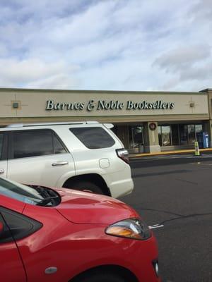 Bellingham Barnes & Noble -- Stallbrook Marketplace : 270 Hartford Avenue / Route 126, Bellingham             Storefront