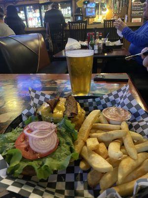 Bacon cheeseburger with steak fries. Super tasty!!!