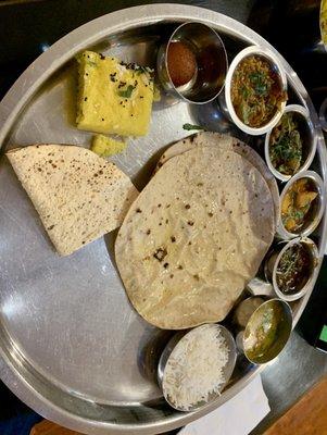 Gujarati thAli