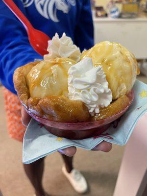 Honeybun sundae