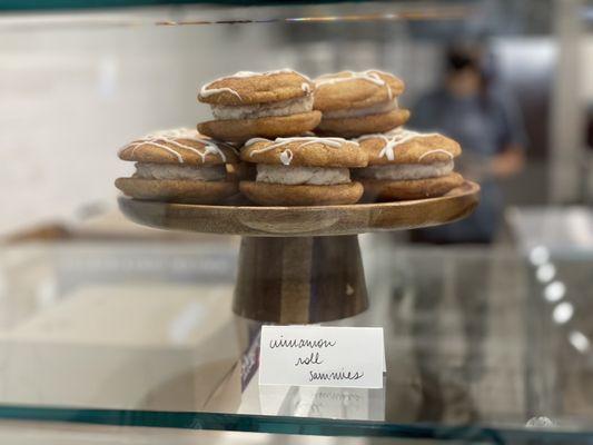 Cinnamon roll Sammies