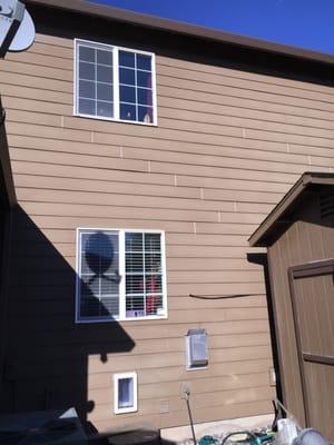 Same comparison.  Shed on right is close to original color, house is faded extensively.  We don't live in ARIZONA.  This is FADING IN WA.