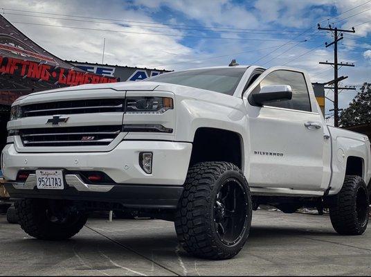 Chevy Silverado- 6" Lift Offroad wheels and M/T tires