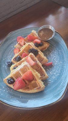 Waffle w/berries