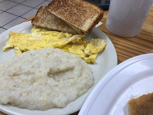 Eggs and grits!