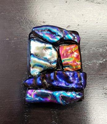 Example of a pendant creation made in the glass fusion class.