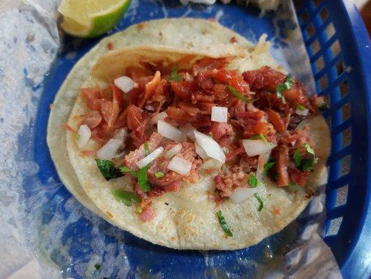 Los mejores tacos de carnitas , están delicioso y la salsa verde no se diga , se los recomiendo si handan por acá por Katy la Fry y I-10