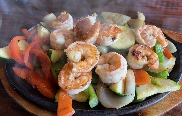 Sizzling fajita dish with shrimp