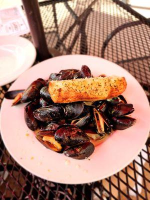 Huge bowl of muscles for Mollusk monday ($7)