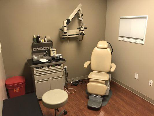 Patient exam room. Nothing flashy but clean and it does the job! (I became extra acquainted with it, given my excessive wait time)