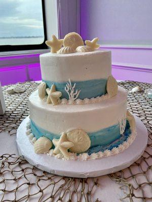 Two tier cake with almond flavor and white chocolate seashells