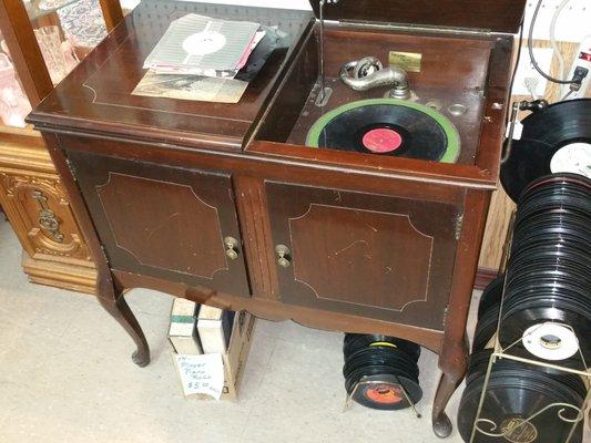 A fun little Victrola