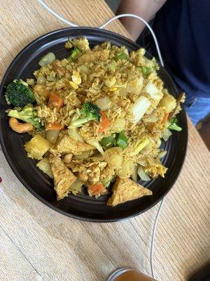 Pineapple fried rice with tofu