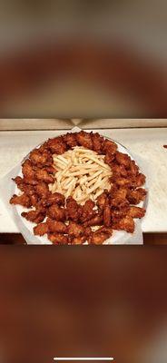 Tray of wings with fries