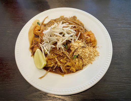 Pad Thai at Green Leaf in Covington