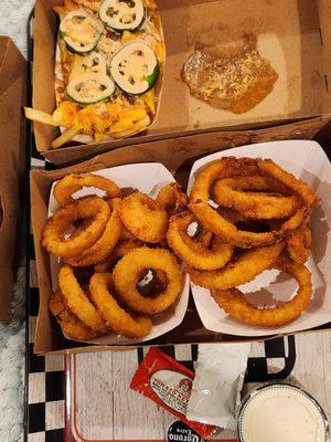 Onion rings & Main st fries