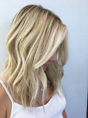 Highlights, balayage and root shadow