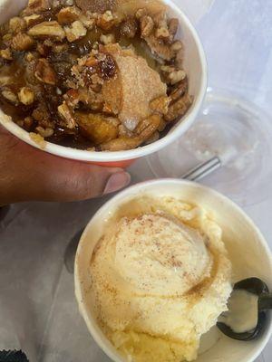 CINNAMON PRALINE PEACH COBBLER