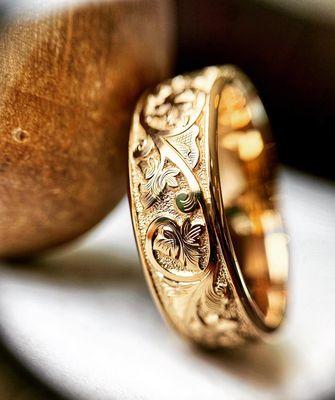 Deep relief hand engraved scrollwork band