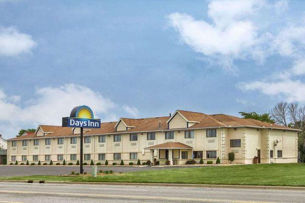 Welcome to Days Inn and Suites Benton Harbor