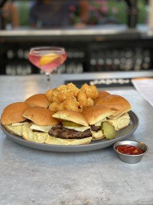 Slider burgers & Cosmo