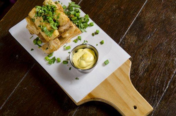 Yuquitas fritas con huancaina sauce