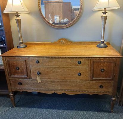 Vintage Oak Side Board..... Beautiful