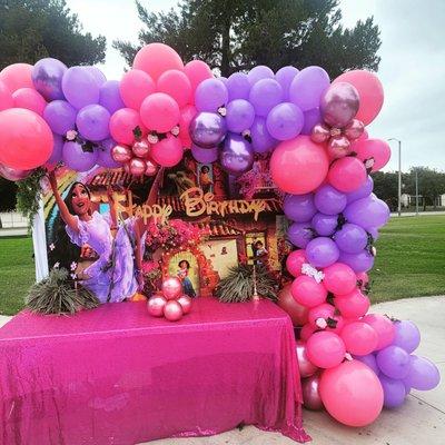 Exclusive Decorations & Party Supplies