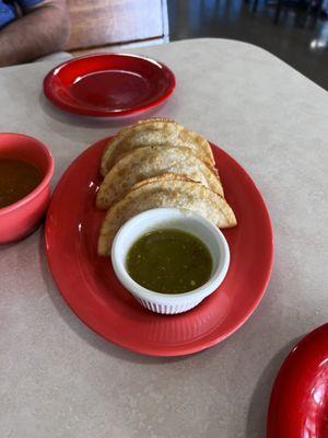 Empanadas de camaron/ shrimp empanadas