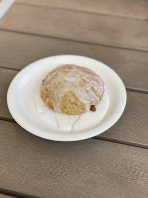 Cinnamon biscuit with icing