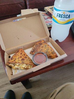 New Meat Lovers Melt  from Pizza Hut with a Fresca!