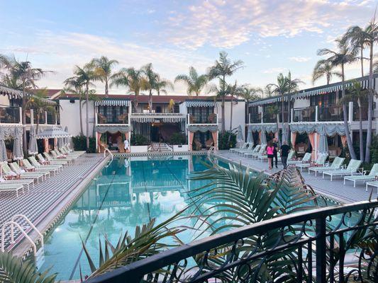 Beautiful view of the classic pool and patio