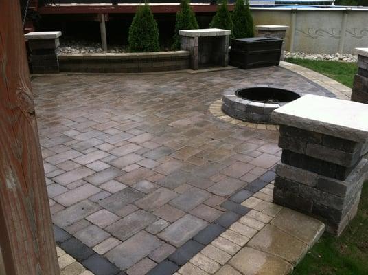 Paver patio with fire pit, seat wall