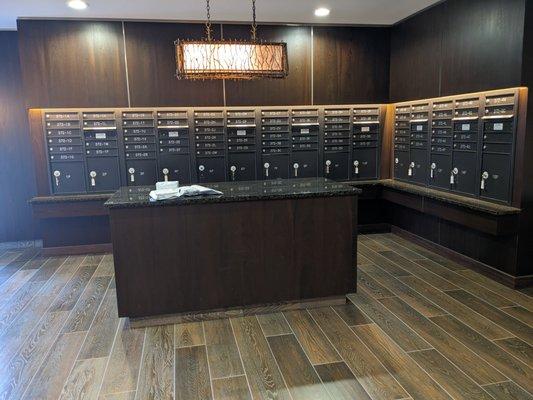 Mailboxes and pkg delivery area in bldg lobby