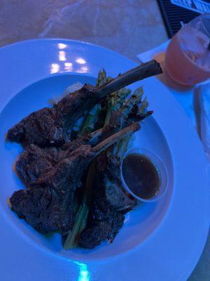 Lamb chops - mashed potatoes & asparagus