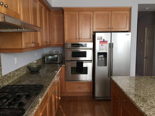 The counter was hideous... it was helpful in covering up stains, but could never tell if it was clean or dirty