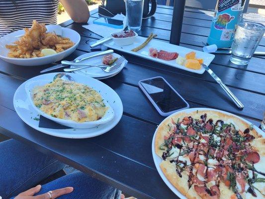 Caprese Flatbread, Mac & Cheese, Fish & Chips