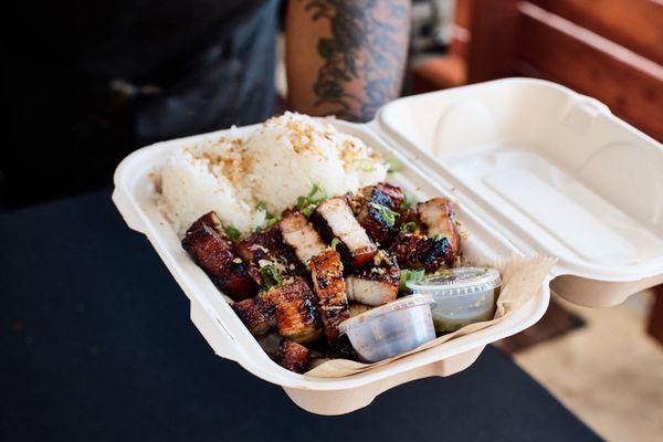 Stopped by WinWiin and they had Ming Oun there serving food, the food was phenomenal. This was the combo BBQ plate.