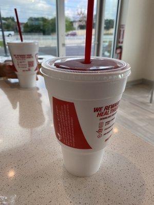 32oz - free upgrade from 20oz on Fridays!