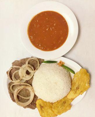 Bistec encebollado Onion steak