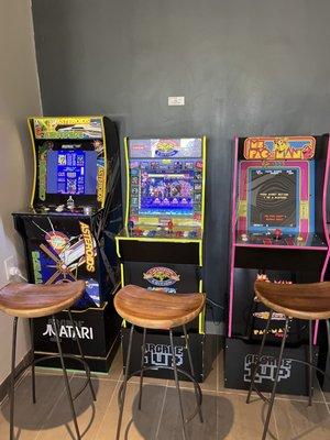 Complimentary video games. Arcade.